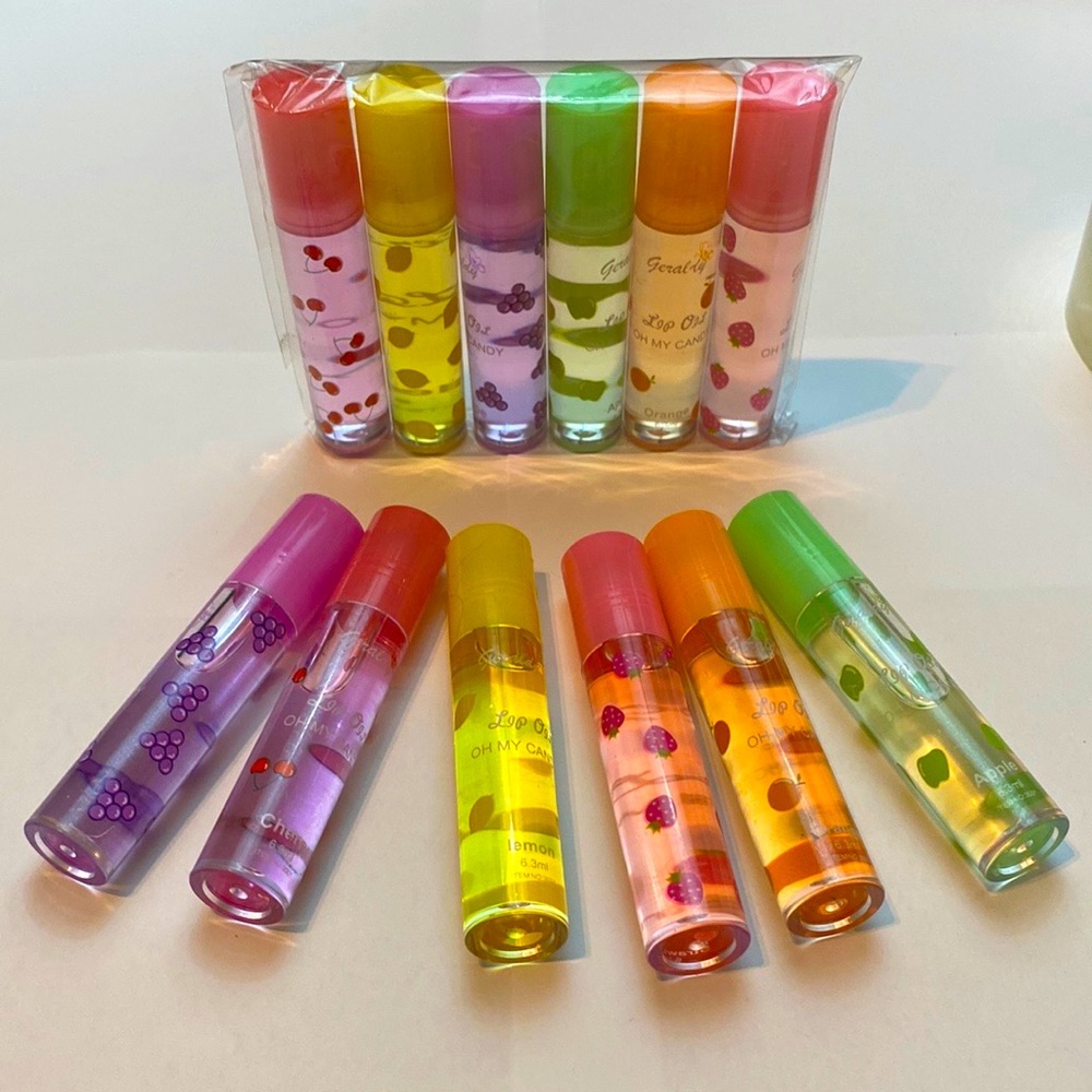 Lip gloss kissing fruit 🍒🍋🍇🍏🍊🍓